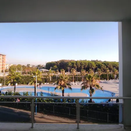 Joni's Pool 7 דירה גולם